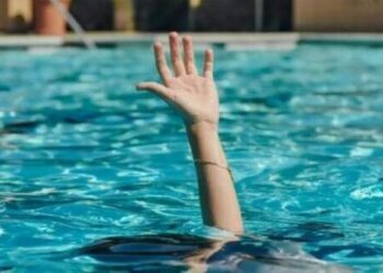 O femeie din Dâmbovița s-a spânzurat după ce copilul său de 4 ani s-a înecat în piscina locuinței