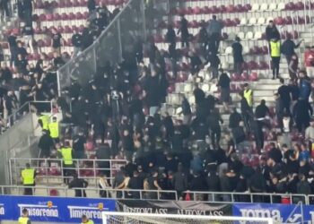 Jandarmii au acționat pentru a-i calma pe suporterii nervoși, la începutul meciului România – Bosnia-Herțegovina