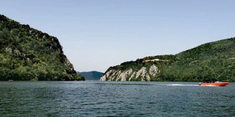 Situația hidrologică a revenit la normal pe întreg sectorul românesc al Dunării