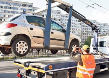 O lege privind ridicarea mașinilor parcate anapoda va fi votată săptămâna viitoare în Camera Deputaților