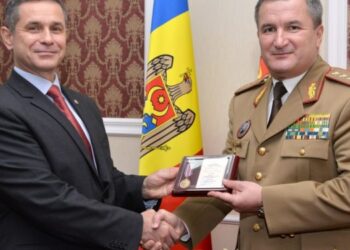 Șeful Statului Major al Apărării a primit medalia ”Consolidarea Frăției de Arme”, în vizita oficială din Republica Moldova