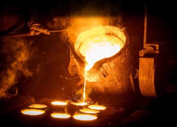 Angajații care au lucrat în turnătorii de oțel, fontă și nu numai ar putea beneficia de reducerea vârstei de pensionare și încadrarea în grupe speciale de muncă
