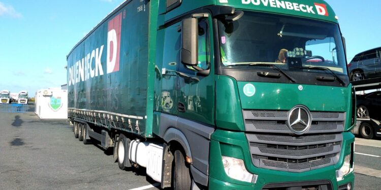 Garda de Mediu Arad a interzis intrarea în țară a două transporturi de deșeuri textile, care trebuiau să ajungă din Germania în Covasna