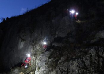 Tânăr găsit mort pe Masivul Retezat. Acesta a alunecat pe un jgheab de zăpadă înghețată și a căzut circa 100 de metri