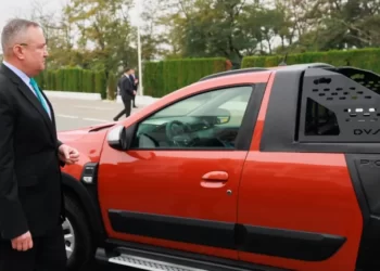 Nicolae Ciucă, la Dacia: „Industria românească are consistenţă şi are viitor”