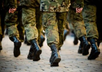 Vasile Dîncu și generalul Daniel Petrescu au avut o videoconferință cu militarii din teatrele de operaţii şi misiuni externe