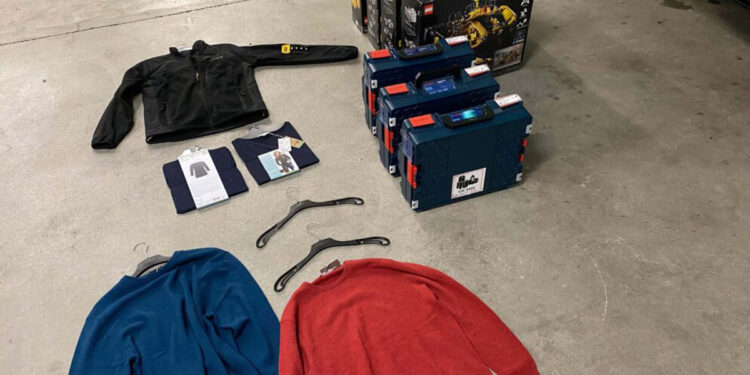 Trei români au fost arestați în Elveția, după ce au furat parfumuri, lego, mașini de găurit fără fir și haine