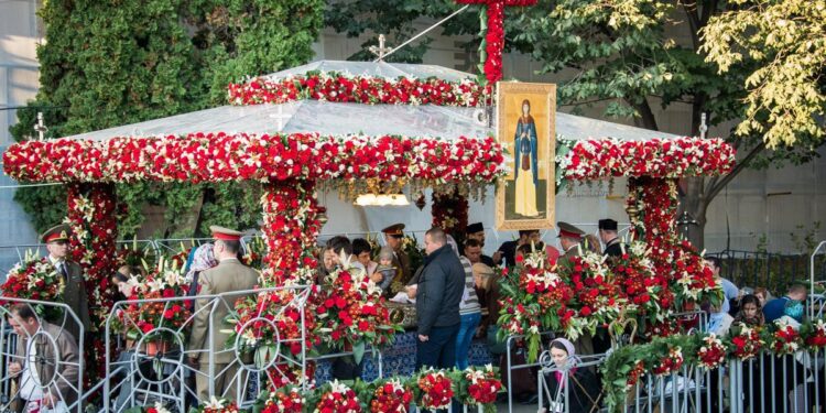 72 de credincioși care au mers la Iași pentru a se închina la moaștele Sfintei Cuvioase Parascheva au avut nevoie de îngrijiri medicale