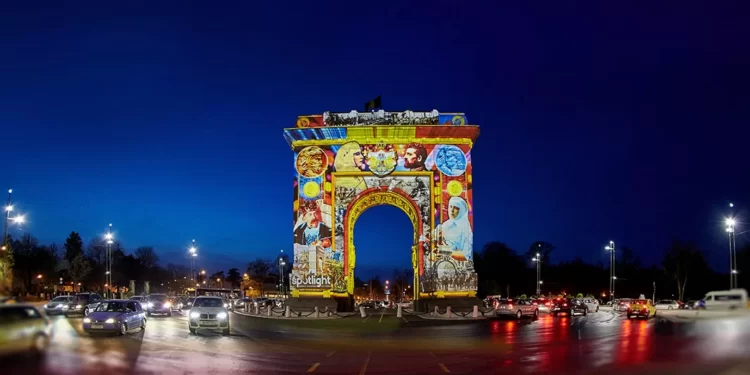 Centenarul Arcului de Triumf a fost marcat printr-un spectacol de video mapping pe fațada monumentului