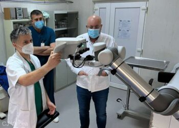 Un microscop robotizat de ultimă generație a intrat în dotarea Spitalului Județean de Urgență Vâlcea