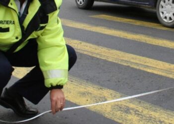 Un șofer de 83 de ani a fost reținut pentru 24 de ore, după ce a lovit mortal doi pietoni