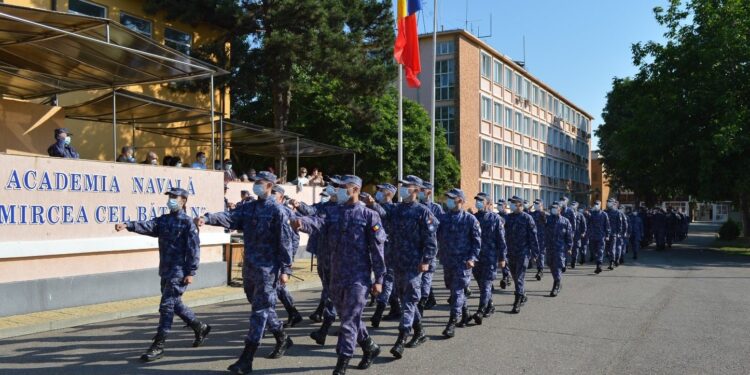 Klaus Iohannis a semnat decretul de decorare a Drapelului de Luptă al Academiei Navale ”Mircea cel Bătrân”