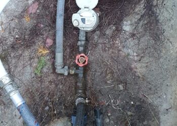 Fiul primarului din Bușteni, județul Prahova, acuzat că ar fura apă din sistemul public de alimentare