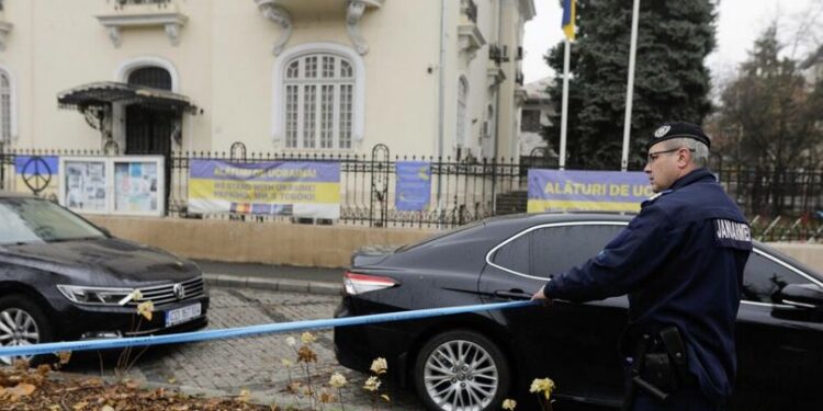 SRI a anunțat că în plicurile ridicate de la Ambasada Ucrainei din București se aflau fragmente de țesuturi organice