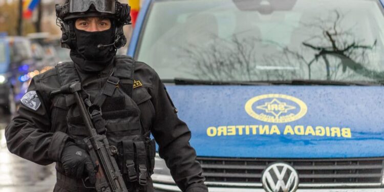 Un refugiat străin, adept al teroriștilor din Siria, a fost expulzat din România la cererea SRI