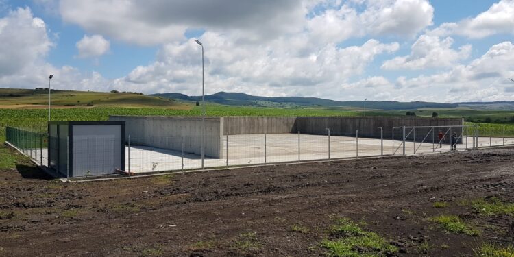 Platformă de depozitare a gunoiului de grajd pentru fermierii și gospodarii din comuna ieșeană Miroslovești