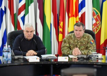 Videoconferință a conducerii MApN cu echipele de comandă ale detașamentelor aflate în misiuni externe