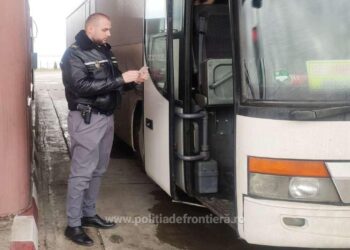 Un bărbat din Republica Moldova s-a prezentat la PTF Stânca având asupra sa o carte de identitate falsă, pentru care ar fi plătit 300 de euro