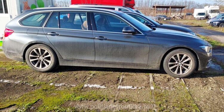 Un autoturism marca BMW, cautăt de autoritățile din Germania, oprit de polițiștii de frontieră la ieșirea din țară prin PTF Petea