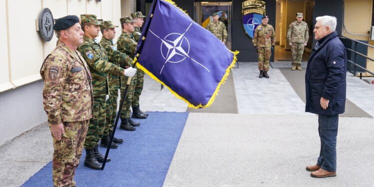 Vizita conducerii MApN în baza NATO KFOR din Pristina, Kosovo