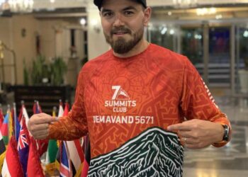 Alpinistul Adrian Ahrițculesei a pornit spre Muntele Sidley. Acesta este ultimul vârf din ”Circuitul celor șapte vulcani”