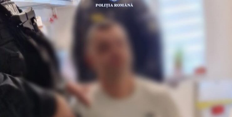 Un bărbat a fost reținut pentru că a tras cu arma de la fereastra locuinței sale din centrul municipiului Giurgiu