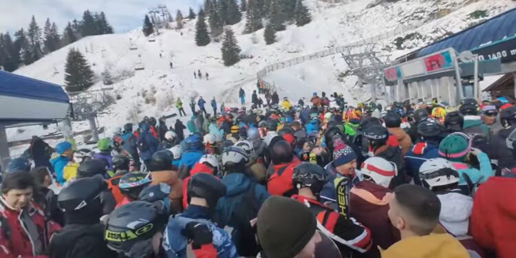 Protecția Consumatorilor Prahova a aplicat o amendă de 15.000 de lei pentru aglomerația de la Gondola Sinaia