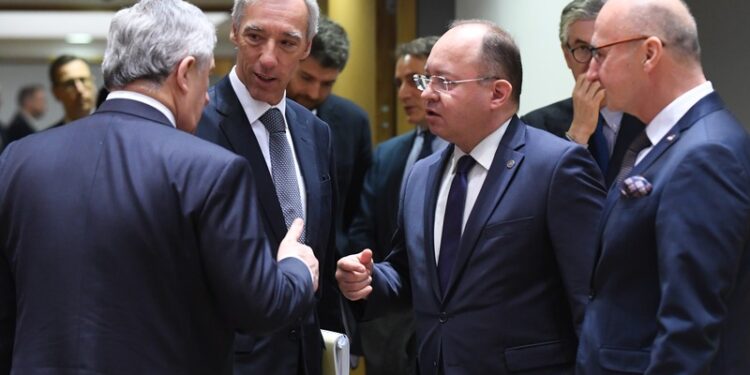 Ministrul Bogdan Aurescu susține că Ucraina are nevoie de ajutorul multidimensional al UE pentru depășirea sezonului rece și pentru a face față unei posibile ofensive a trupelor ruse