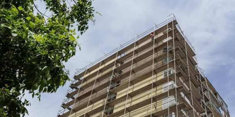 Noi contracte, în valoare de peste 222 milioane lei, cu finanțare din PNRR, semnate de Ministerul Dezvoltării pentru renovare energetică