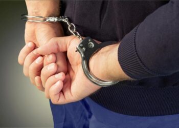 Polițiștii din Reghin l-au reținut pe un craiovean care a obținut peste 3.000 de euro prin metoda ”Accidentul”. Victima este o femeie de 80 de ani