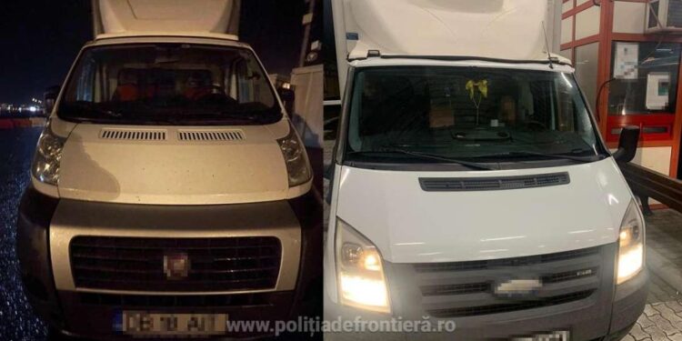 Doi șoferi, cercetați pentru trafic de migranți. Aceștia au încercat să treacă frontiera în Ungaria cu 23 de cetățeni străini ascunși în două autoutilitare