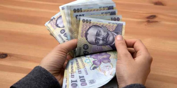 INS: Câștigul salarial mediu brut a crescut cu peste 13% în noiembrie 2022, față de aceeași lună a anului 2021