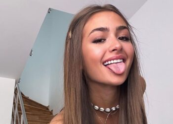 Moldoveanca Iuliana Beregoi are un bolid de lux de 100.000 de euro, 3 apartamente și un penthouse, la doar 19 ani! Prin ce mijloace a reușit să facă banii?