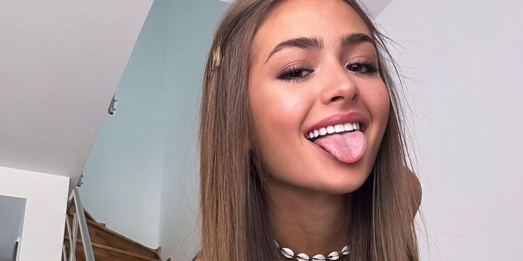 Moldoveanca Iuliana Beregoi are un bolid de lux de 100.000 de euro, 3 apartamente și un penthouse, la doar 19 ani! Prin ce mijloace a reușit să facă banii?