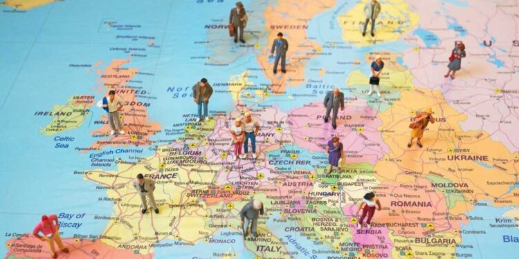 Românii au cheltuit în prima jumătate a anului peste 3,7 miliarde de euro!