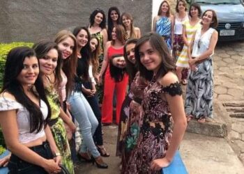 În acest oraș locuiesc doar femei! Picior de bărbat n-a călcat pe aici!