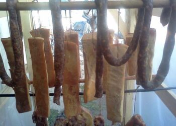 Cât se fierbe slănina înainte să o afumi? Cea mai bună zeamă pentru a o face fragedă!