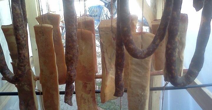 Cât se fierbe slănina înainte să o afumi? Cea mai bună zeamă pentru a o face fragedă!