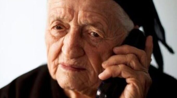 Cum a reușit doamna Catinca, la 80 de ani, să păcălească doi escroci cu experiență?