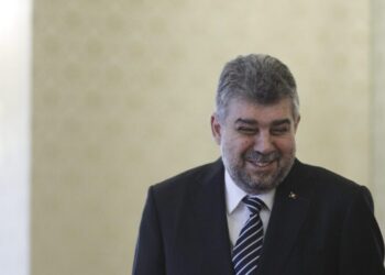 Ciolacu i-a păcălit din nou pe români – A fost votată legea pensiilor speciale care NU taie pensiile speciale