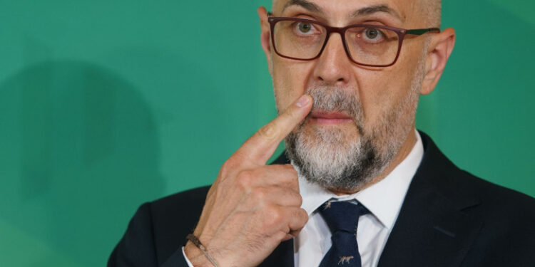 Kelemen Hunor exultă dupa prima vizită oficială a lui Iohannis la Budapesta: „Se mişcă mai greu. Mă bucur că măcar acum se duce!”