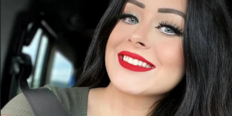 Profesoară de liceu, suspendată din cauza contului de OnlyFans, după ce elevii abonați au pârât-o!