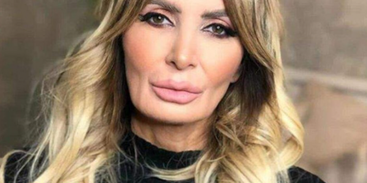 Daniela Gyorfi, una dintre cele mai frumoase vedete din România, dezvăluie secretul pentru un ten perfect, de adolescentă!