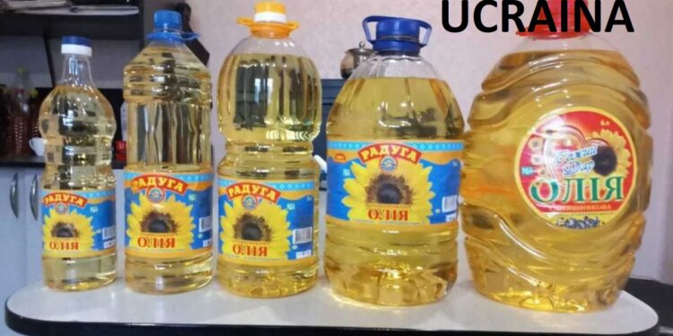 Cu cât se vinde acum un litru de ulei în magazine? România are cel mai mic preț la uleiul de floarea-soarelui din ultimii doi ani!