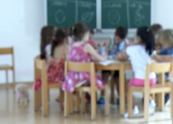 Un nou caz de educaţie cu nuiaua. Copiii de la o grădiniţă din Timiş, terorizaţi de educatoare