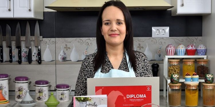Jamila, cea mai bună bucătăreasă din țară când doarme Scărlătescu, este cea care a inventat și tava, nu doar eclerul la tavă