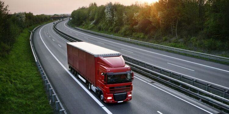 Piaţa transporturilor rutiere a ajuns la 19 miliarde euro în 2023, cu un ritm anual de creştere de 8,5%