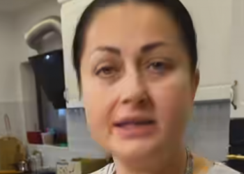 Senzuala și modesta Gabriela Cristea, cea mai frumoasă româncă de pe internet, vinde cozonacul făcut de ea un casă cu 140 de lei