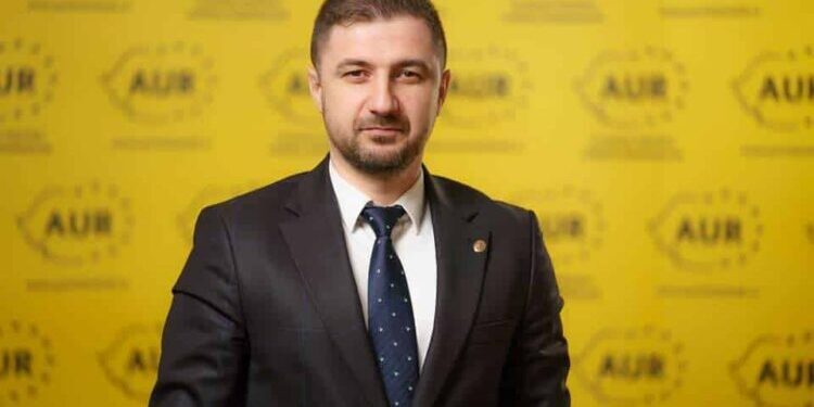 Adrian Axinia (AUR): Guvernul dă ordonanțe de urgență pe bandă rulantă. Trăim într-o democrație falsă
