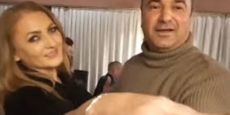 Frumușelul Silvestru Șoșoacă, curtat asiduu de mai multe tinere cu potențial care vor ajunge prime doamne când va fi el președintele țării